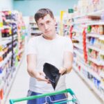 I krećemo! Francuska počinje da deli bonove za hranu zbog "ekonomsko-energetske krize"