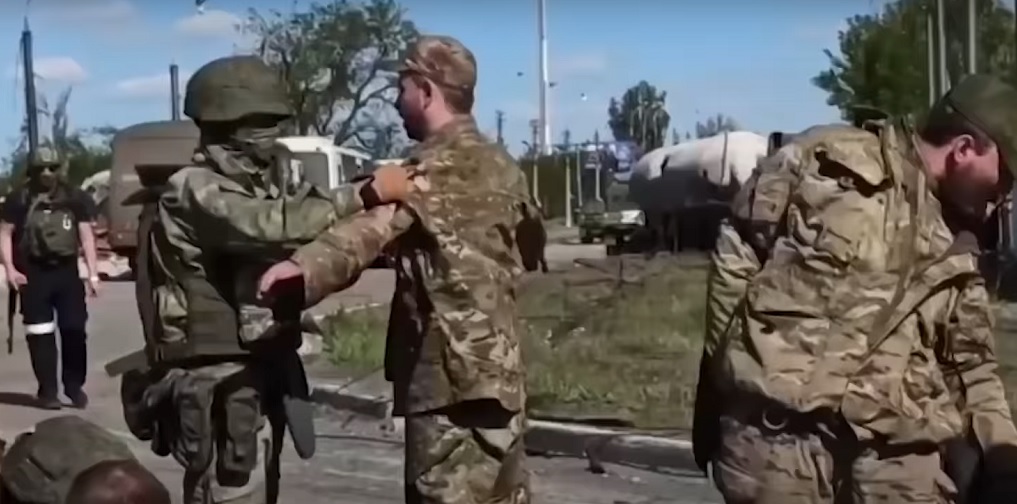  Mejnstrim mediji zataškavaju predaju ukrajinskog Azova u Marijupolju