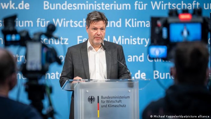  Nemački ministar ekonomije: U zemlji neće biti dovoljno benzina ako se uvedu sankcije na rusku naftu