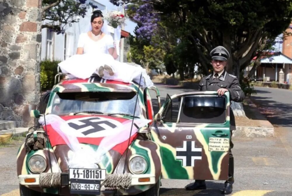  LUDILO! Venčali se u nacističkim uniformama na dan Hitlerovog venčanja! Svojoj deci dali imena po nacističkim vođama (FOTO)