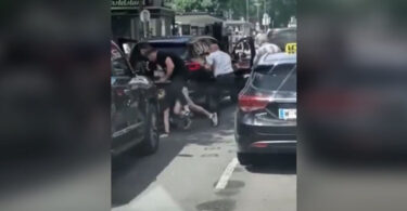 Pogledajte! Ukrajinci prebili taksiste u centru Beča (VIDEO)
