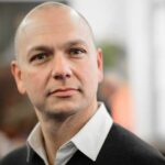 Virtuelni svetovi, koji se prvenstveno reklamiraju kao mesta unutar kojih bi ljudi trebalo da se druže, zabavljaju i rade, mogli bi dodatno