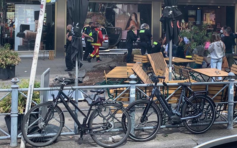  UDARNO! Berlin: Automobil se zaleteo u masu- više desetina povređenih