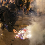 Aktivisti za legalizaciju abortusa protestuju u gradovima, spaljuju američku zastavu