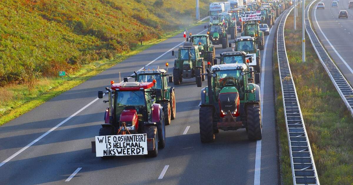  30.000 traktora blokiralo Holandiju zbog planova vlade da uvede KLIMATSKE RESTRIKCIJE (VIDEO)