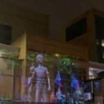 Na zgradi ambasade SAD u Moskvi projektovan video kojim se poručuje da Amerikanci snose punu odgovornost za svu poginulu decu Donbasa(video)