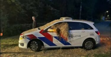Holandija: Farmeri radikalizovali protest, otišli ministru na kuću - prevrću policijska vozila! (VIDEO)
