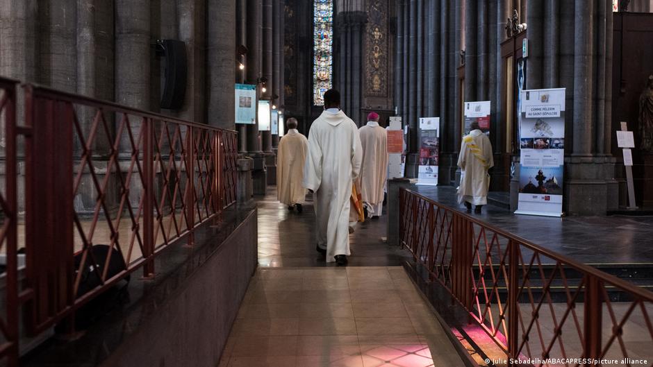  Skoro 200 sveštenika u nemačkoj katoličkoj biskupiji Minster sumnjiči se za seksualno zlostavljalo maloletnika