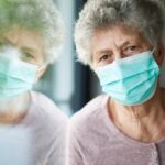 BRITANSKI UZBUNJIVAČ: Planiraju da ubiju 6 miliona starijih ljudi u Engleskoj kroz COVID protokole