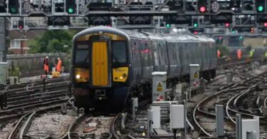 HAOS u Velikoj Britaniji! Železnica stala- U toku najveći štrajk železničara u poslednjih 30 godina