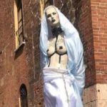 Uznemirujuće! Na GEJ PARADI u Italiji povorka satanizovala lutku BOGORODICE (VIDEO)