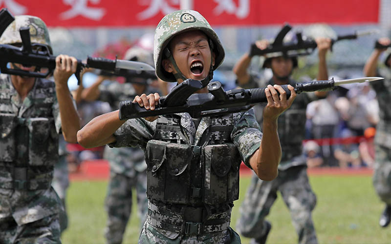 Kineska vojska u pripravnosti nakon što je uočen američki avion nad Tajvanskim moreuzom