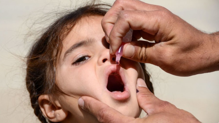  Vlada Velike Britanije priznaje da je „verovatno“ nova epidemija poliomijelitisa uzrokovana oralnom vakcinom