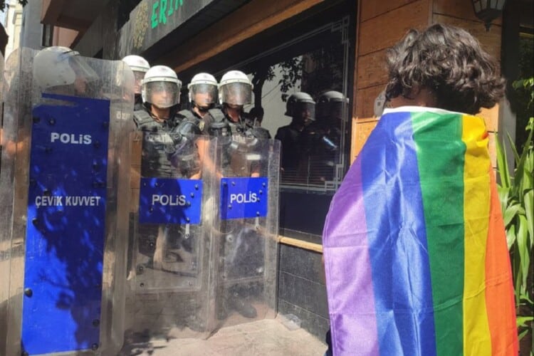  Policija sprečila PARADU “PONOSA” u Istanbulu- Na desetine privedeno