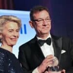 EVROPSKA KOMISIJA saopštila da ne može da pronađe poruke između URSULE FON DER LAJEN i direktora Pfizera ALBERTA BORLE