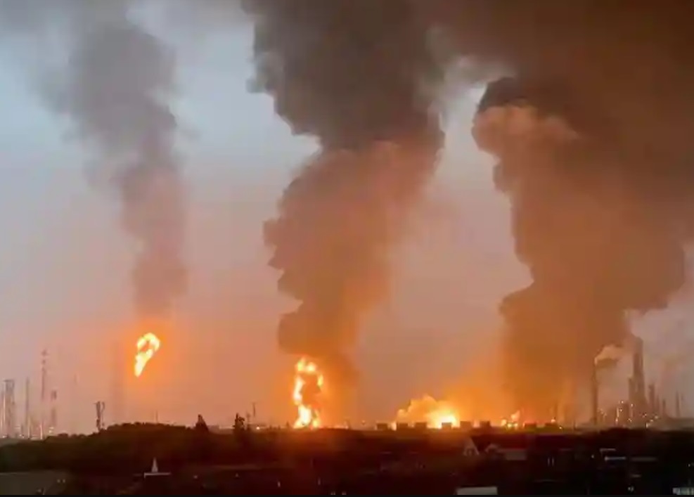  Snažna eksplozija u Šangaju! EKSPLODIRAO petrohemijski kompleks- Ima žrtava (VIDEO)