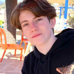 Vakcine su efikasne?! Mlada zvezda Holivuda, Tajler Sanders (18) iznenada preminuo