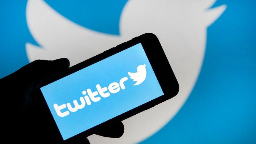  Isplivale Interne poruke zaposlenih na Tviteru: Evo kako se dogovaraju koga će da cenzurišu
