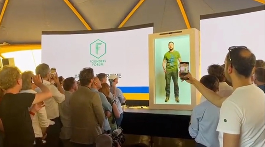  POGLEDAJTE! Zelenski kao 3D hologram poručio: Ukrajina će predvoditi „globalnu digitalnu revoluciju“