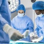 Hirurzi "uspešno" presadili genetski modifikovana svinjska srca u dva moždano mrtva pacijenta