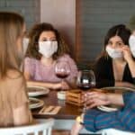 Austrija ukida izolaciju za zaražene koronom- Mogu da idu u restorane ali ne smeju da piju i da jedu