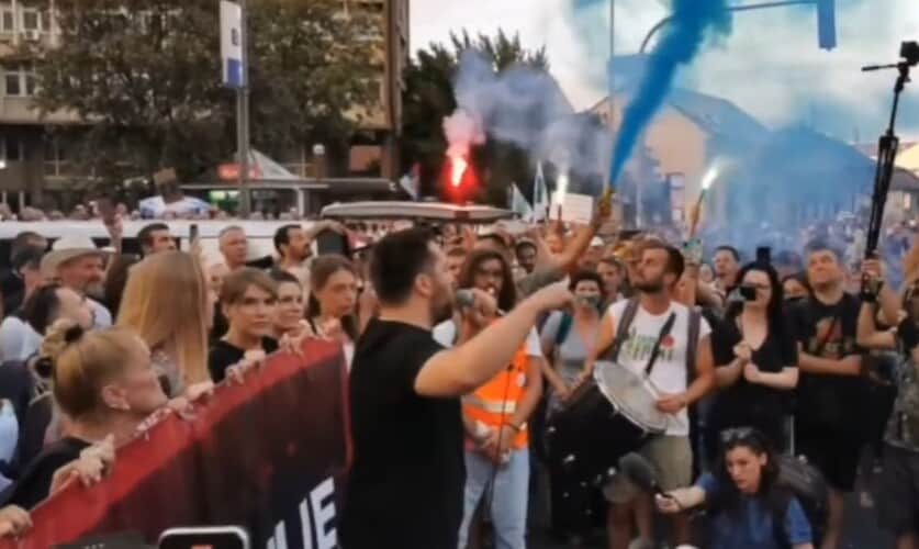 Protest u Novom Sadu! Nekoliko incidenata a glavnu reč vodi Vučićeva opozicija i ANTIFA