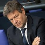 Vakcinisani Nemački ministar koji se kupa jednom nedeljno pozitivan na koronu