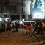 PAKAO NA PROTESTIMA U SKOPLJU! Jedan policajac upucan, vodeni topovi i oklopna vozila na ulicama (VIDEO)