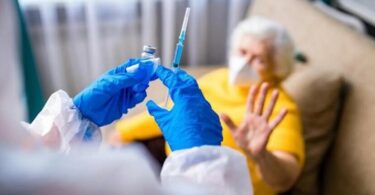 Novozelandski lekari napisali otvoreno pismo tražeći od policije da istraži smrtne slučajeve nakon vakcinacije protiv COVID-a
