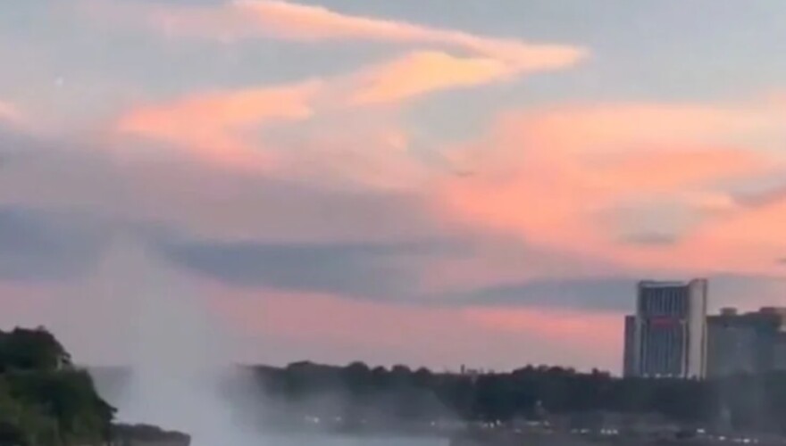  Slučajnost ili znak? Iznad Nijagarnih vodopada na nebu se pojavilo slovo “Z” (VIDEO)