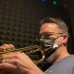 LUDILO! Dvostruko maskirani trubač napravio vodič „Kako svirati trubu sa maskom“