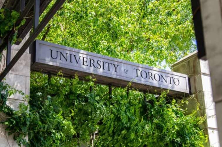  Studenti Univerziteta u Torontu koji žive u domovima moraće da budu trostruko vakcinisani protiv COVID-19