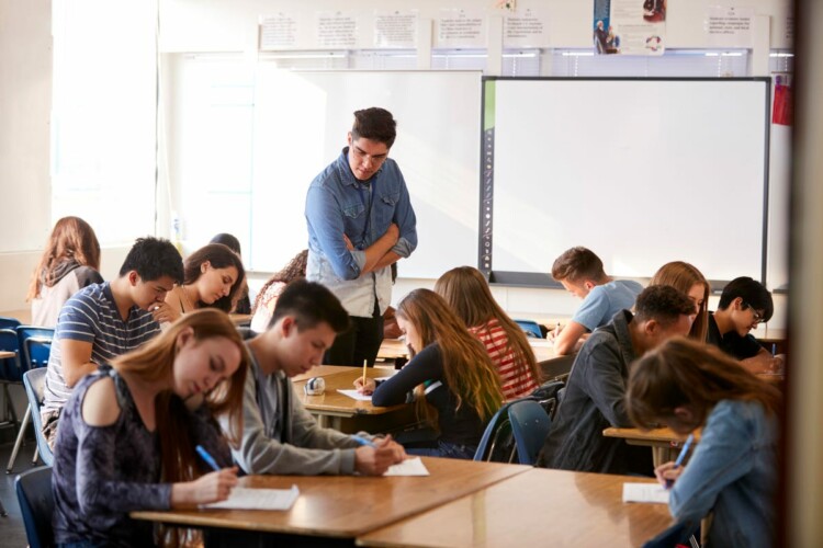  AUSTRIJA: Nastavnici koji budu pozitivni na COVID držaće časove đacima