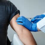 Prvi slučaj! Vakcinisani italijan zaražen Covidom, Majmunskim boginjama i HIV-om ODJEDNOM