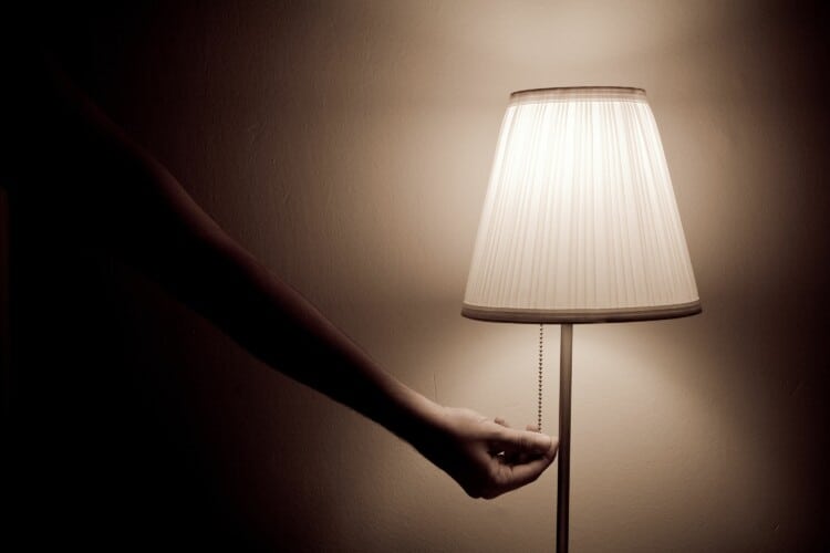  DEO “Velikog reseta”! Španija uvodi gašenje svetla posle 22h i preporučuje rad od kuće zbog “uštede” energije