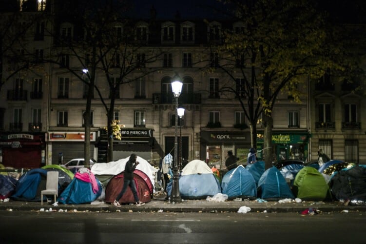  Pariz: Migranti silovali ženu na sred ulice