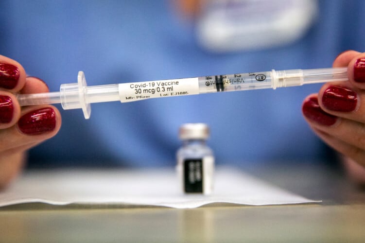  Još jedan krug EKSPERIMENTA! New York Post- Nove vakcine će se davati ljudima i pre završenih testova efikasnosti