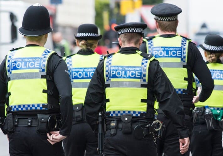  Britanskoj policiji poručeno da prestane da gubi vreme na ljude koji su uvređeni zbog tvitova