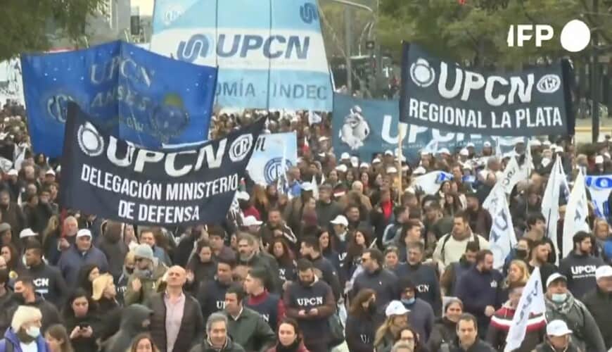  NA HILJADE GLADNIH ARGENTINACA protestovalo u Buenos Ajresu- Inflacija u Junu dosegla 64% (VIDEO)