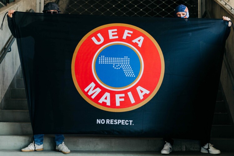 UEFA kaznila Fenerbahče zbog skandiranja imena “Vladimir Putin”