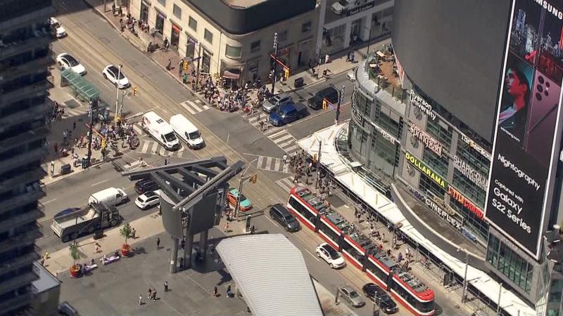  HAOS u Torontu! Centar grada iznenada ostao bez struje, ljudi zaglavljeni u liftovima – SVE JE STALO (VIDEO)