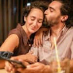 UPOZNAJTE NOVO NORMALNI PAR: Računi 10 dolara, ne troše toalet papir i kuvaju vodom koja im ostaje nakon tuširanja