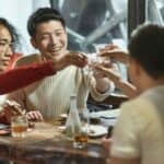 Japan podstiče mlade da piju više alkohola kako bi podstakli privredu