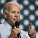 Bajdena prekinuli u toku govora: Ukrali ste izbore, ti si pedofil (VIDEO)