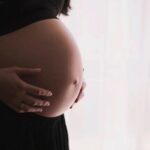 Kanadske vlasti primoravaju nevakcinisane majke da otplate 50.000 dolara za porodiljsko odsustvo