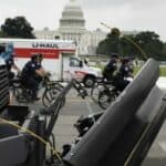 Vašington: Čovek udario automobilom u barikadu u blizini američkog Kapitola, a zatim izvršio samoubistvo