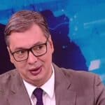 Ne kaže se džabe "VUČIĆU P#DERU"- Vučić rekao da su na litijama šetali osuđenici za porodično nasilje pa slagao za broj učesnika