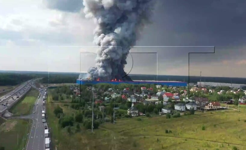 Podmetnut požar u moskovskom skladištu OZON, jedna osoba poginula