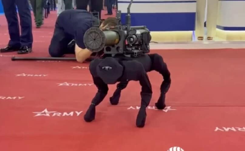  Ruski sajam oružja: Robot Pas opremljen RPG lanserom