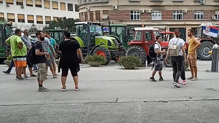  Protest poljoprivrednika u Srbiji danas je ušao u šesti dan, blokiran put od Pančeva ka Beogradu